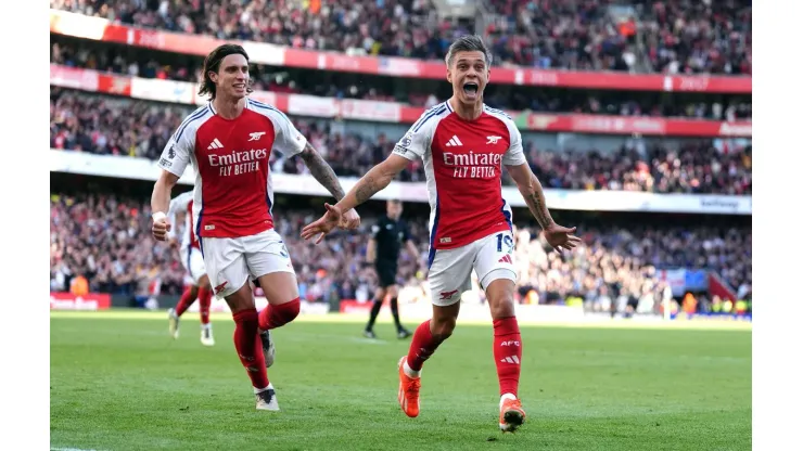 Trossard comemora seu gol na vitória do Arsenal sobre o Leicester pela Premier League, no dia 28 de setembro de 2024. (PA Images / Alamy Stock Photo)
