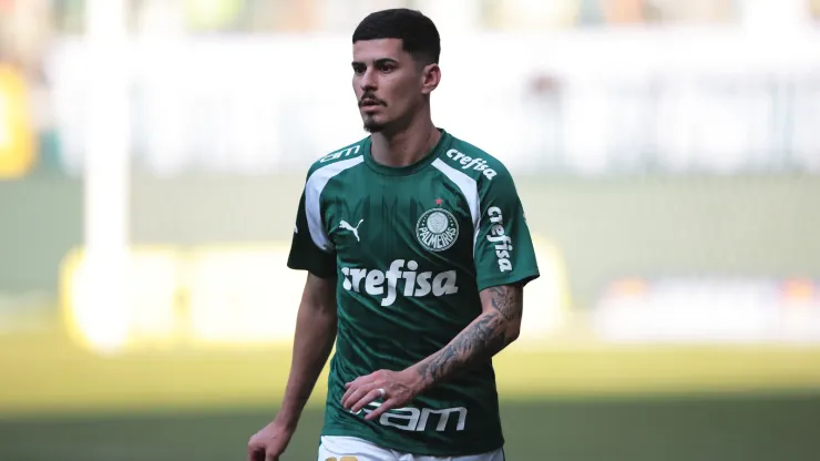 Rômulo com a camisa do Palmeiras
