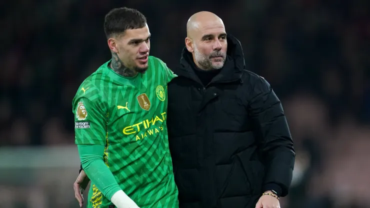 Guardiola e Ederson lado a lado
