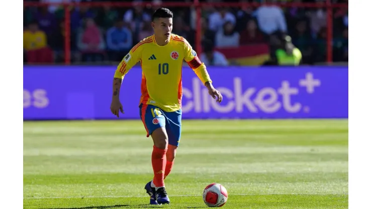 James Rodriguez em ação no confronto entre Bolívia e Colômbia, no dia 10 de outubro de 2024. (Associated Press / Alamy Stock Photo)
