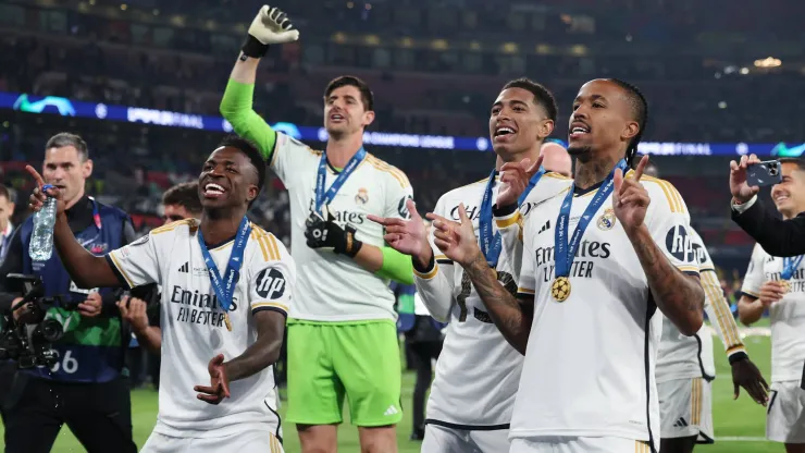 Jogadores do Real Madrid comemoram conquista da Champions League.
