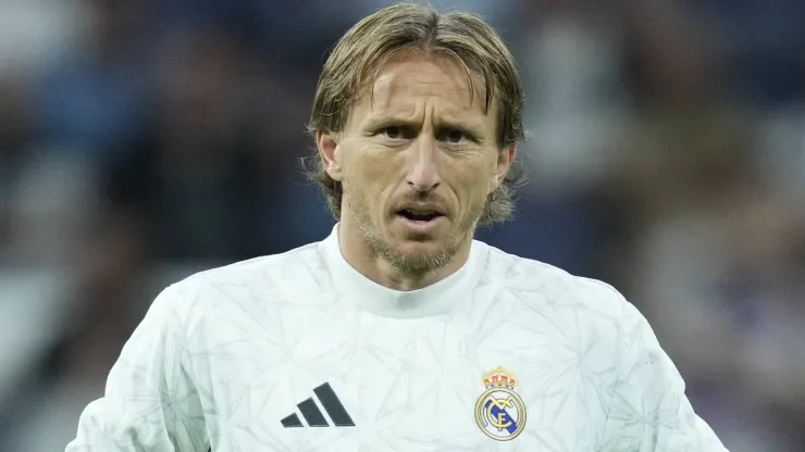 Luka Modric com a camisa do Real Madrid
