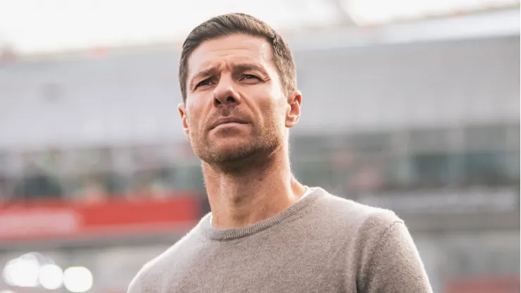 Xabi Alonso no comando do Bayer Leverkusen. 
