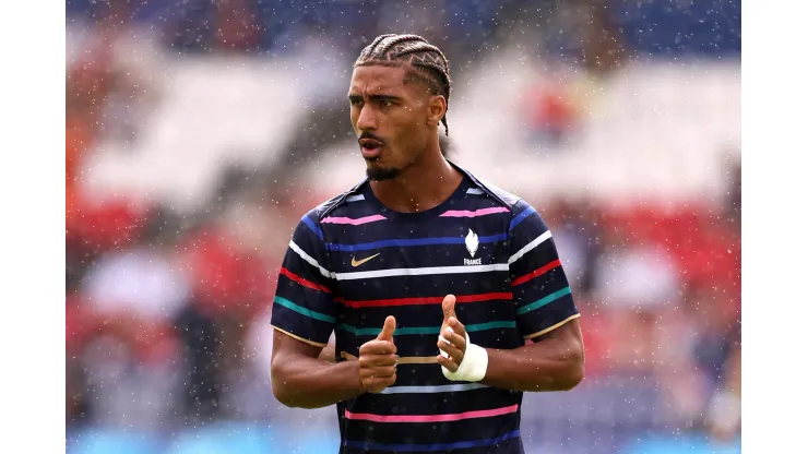 PARIS, FRANCE - AUGUST 09: Loic Bade #4 of Team France warms up prior to the Men's Gold Medal match between France and Spain during the Olympic Games Paris 2024 at Parc des Princes on August 09, 2024 in Paris, France. (Photo by Robert Cianflone/Getty Images)
