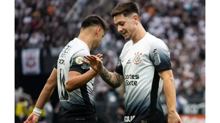 Oscar Romero e Garro lado a lado no Corinthians.
