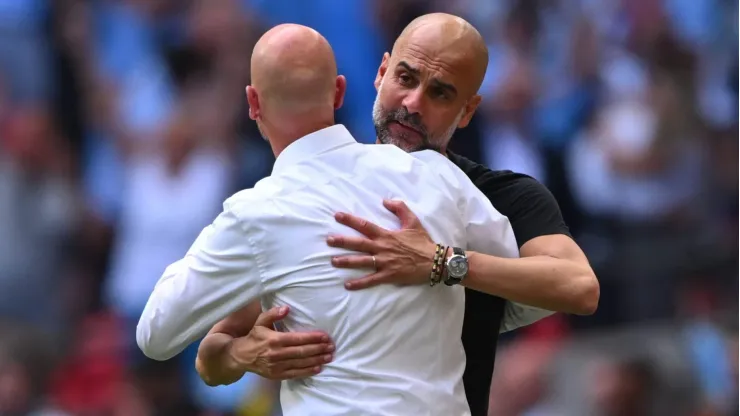 Guardiola e Ten Hag em confronto.
