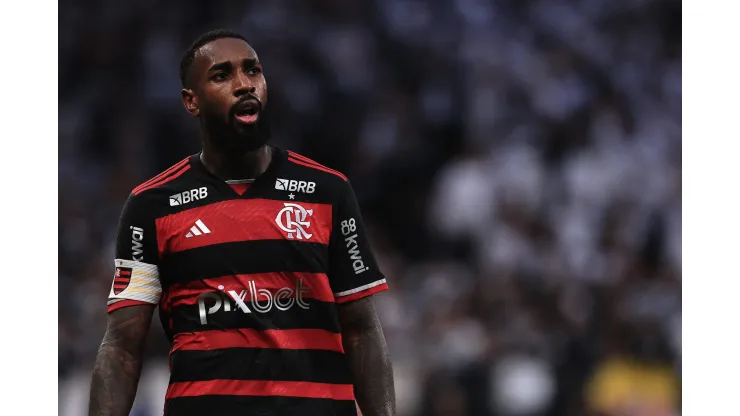 SP - SAO PAULO - 20/10/2024 - COPA DO BRASIL 2024, CORINTHIANS X FLAMENGO - Gerson jogador do Flamengo durante partida contra o Corinthians no estadio Arena Corinthians pelo campeonato Copa Do Brasil 2024. Foto: Ettore Chiereguini/AGIF
