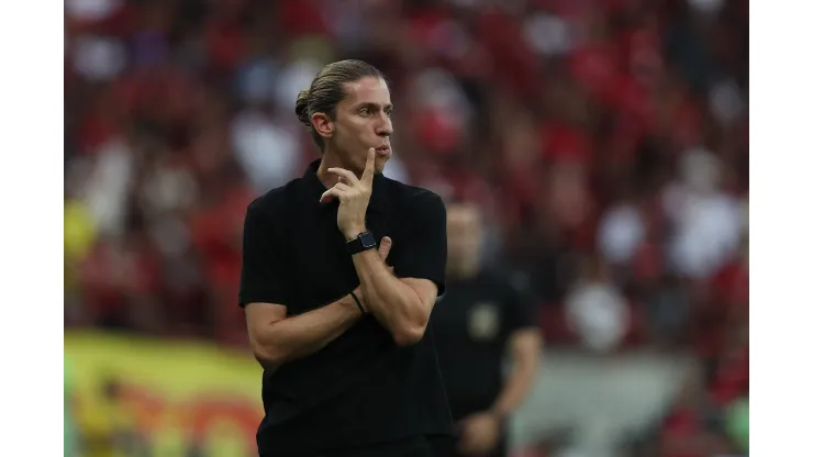 RIO DE JANEIRO, BRAZIL - OCTOBER 26: Filipe Luis coach of Flamengo looks on during the match between Flamengo and Juventude as part of Brasileirao 2024 at Maracana Stadium on October 26, 2024 in Rio de Janeiro, Brazil. (Photo by Wagner Meier/Getty Images)
