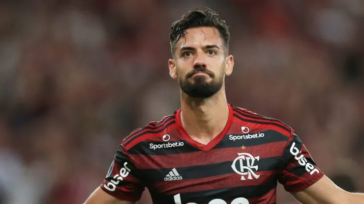 Pablo Marí pode voltar ao futebol brasileiro. 
