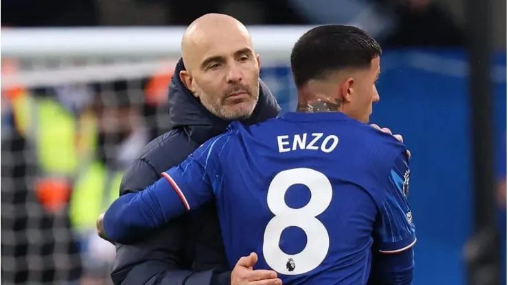 Enzo Fernández e Enzo Maresca no Chelsea.
