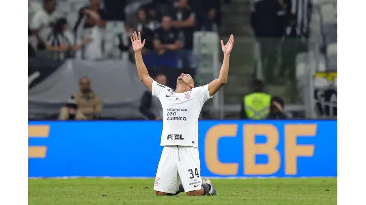 MG - BELO HORIZONTE - 08/07/2023 - BRASILEIRO A 2023, ATLETICO-MG X CORINTHIANS - Murillo jogador do Corinthians comemora vitoria ao final da partida contra o Atletico-MG no estadio Mineirao pelo campeonato Brasileiro A 2023. Foto: Gilson Lobo/AGIF
