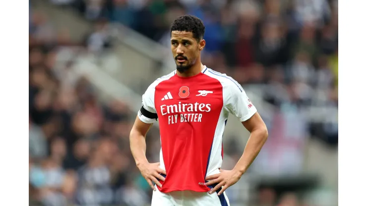 NEWCASTLE UPON TYNE, ENGLAND - NOVEMBER 02: William Saliba of Arsenal looks on during the Premier League match between Newcastle United FC and Arsenal FC at St James' Park on November 02, 2024 in Newcastle upon Tyne, England. (Photo by George Wood/Getty Images)
