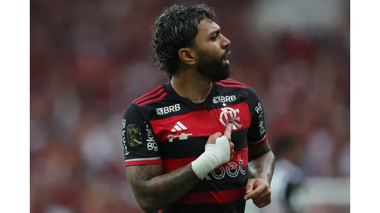 RIO DE JANEIRO, BRAZIL - NOVEMBER 3: Gabriel Barbosa of Flamengo celebrates after scoring the third goal of his team during the Copa do Brasil Final First Leg match between Flamengo and Atletico Mineiro at Maracana Stadium on November 3, 2024 in Rio de Janeiro, Brazil. (Photo by Wagner Meier/Getty Images)
