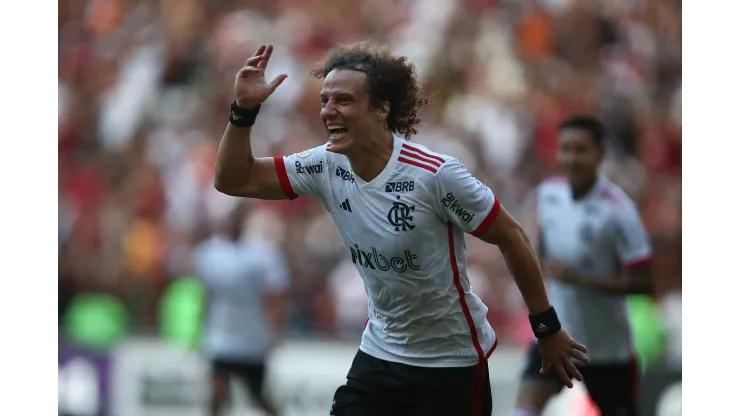 RIO DE JANEIRO, BRAZIL - JUNE 02: David Luiz of Flamengo celebrates after scoring the team´s third goal during the match between Vasco da Gama and Flamengo as part of Brasileirao 2024 at Maracana Stadium on June 2, 2024 in Rio de Janeiro, Brazil. (Photo by Wagner Meier/Getty Images)
