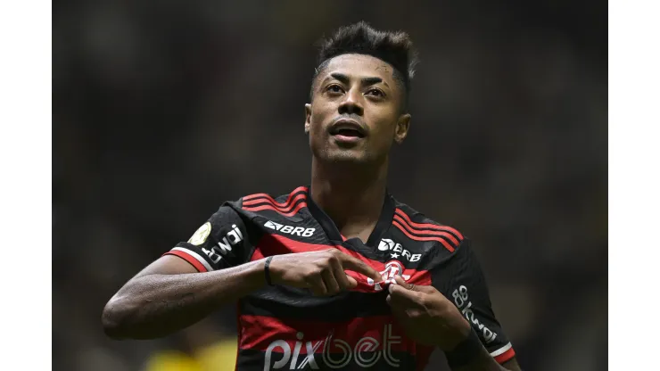 BELO HORIZONTE, BRAZIL - JULY 03: Bruno Henrique of Flamengo celebrates after scoring the fourth goal of the team during between Atletico Mineiro and Flamengo as part of Brasileirao 2024 at Arena MRV on July 03, 2024 in Belo Horizonte, Brazil. (Photo by Pedro Vilela/Getty Images)
