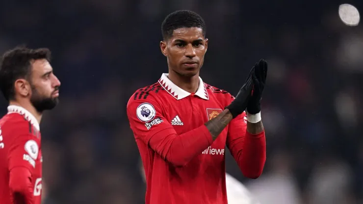 Marcus Rashford com a camisa do Manchester United.
