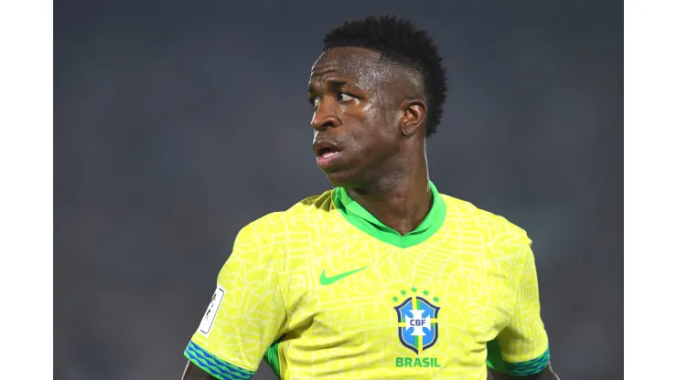 ASUNCION, PARAGUAY - SEPTEMBER 10: Vinicius Junior of Brazil reacts during the South American FIFA World Cup 2026 Qualifier match between Paraguay and Brazil at Estadio Defensores del Chaco on September 10, 2024 in Asuncion, Paraguay. (Photo by Christian Alvarenga/Getty Images)
