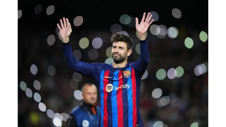 BARCELONA, SPAIN - NOVEMBER 05: Gerard Pique of FC Barcelona waves to fans as they take part in a lap of honour after the LaLiga Santander match between FC Barcelona and UD Almeria at Spotify Camp Nou on November 05, 2022 in Barcelona, Spain. (Photo by Alex Caparros/Getty Images)
