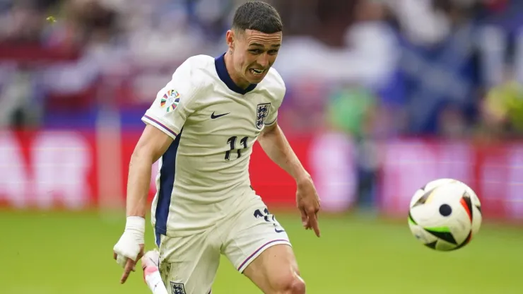 Phil Foden com a camisa da Inglaterra.
