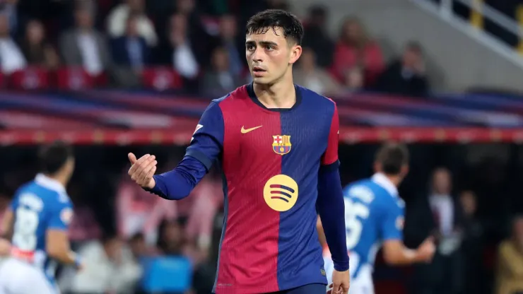 Pedri em partida com a camisa do Barcelona
