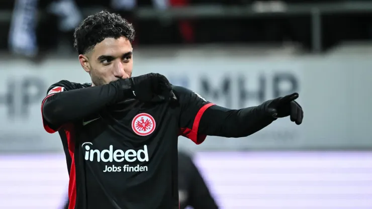 Omar Marmoush comemorando gol pelo Eintracht Frankfurt
