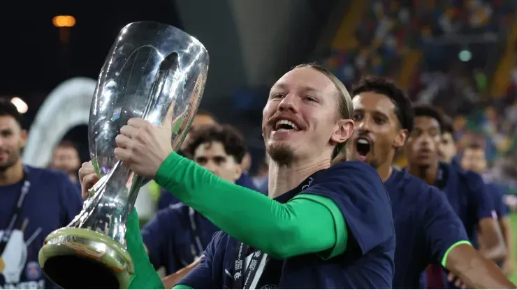 Safonov foi o herói do título mundial do PSG (Photo by Claudio Villa/Getty Images)