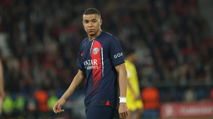 Kylian Mbappé entrou em colisão com PSG. Foto: Imago
