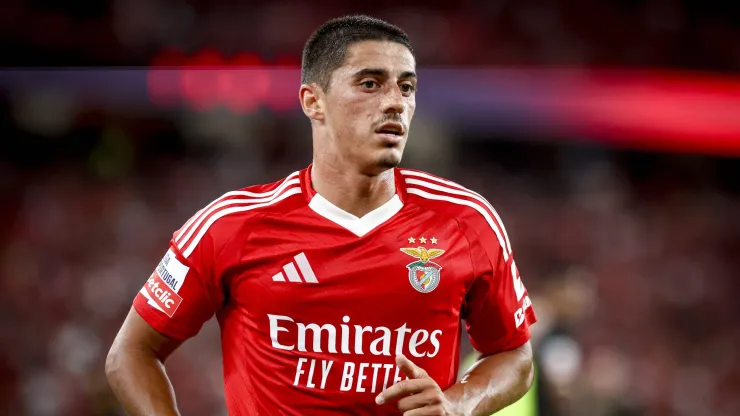 Tiago Gouveia, do Benfica, contra o Estrela Amadora. Foto: Imago
