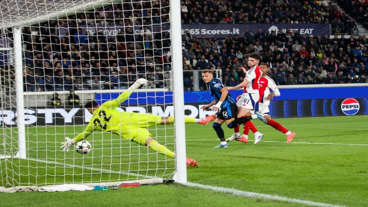 David Raya defende penálti e recarga contra a Atalanta. Foto: Imago
