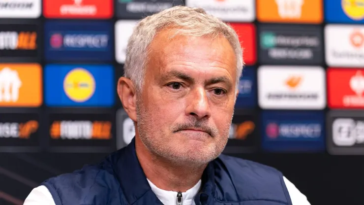 José Mourinho em conferência de imprensa após empate frente ao Twente. Foto: Imago
