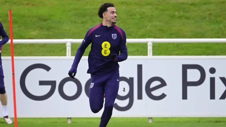 Curtis Jones durante o treino da Inglaterra. Foto: Imago
