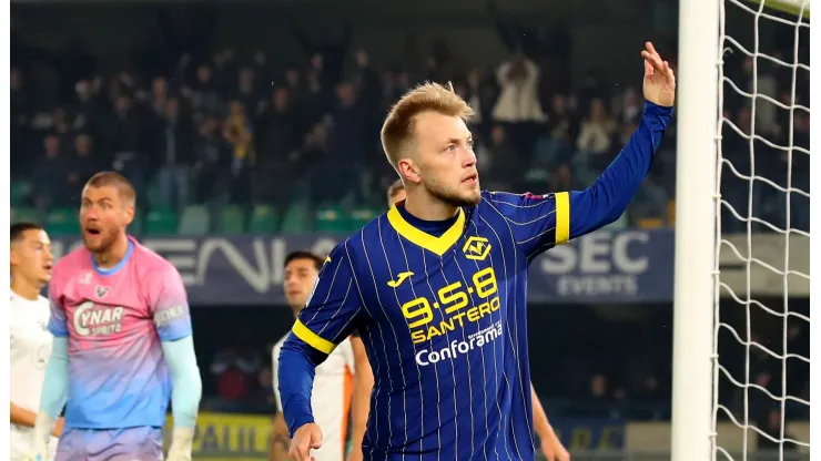 Casper Tengstedt a celebrar um golo pelo Hellas Verona. Foto: Imago
