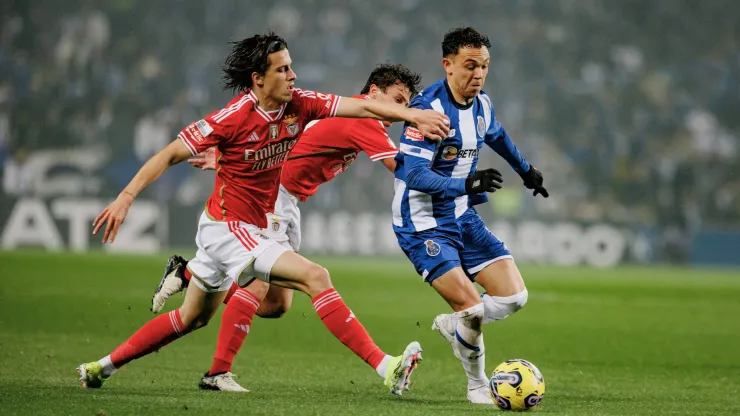 Carreras e Pepê no último clássico entre FC Porto e Benfica. Foto: Imago
