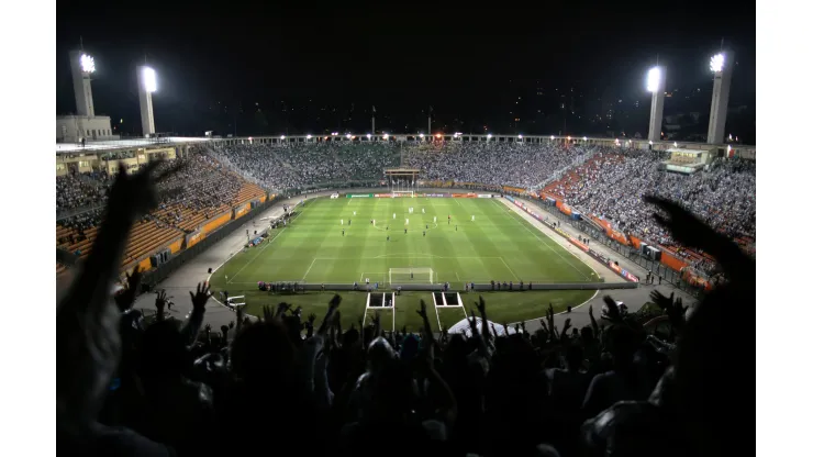 J7B8DT Santos Futebol Clube soocer fans  cheering during a brazilian  serie A match at the Pacaembu stadium in Sao Paulo city - Brazil
