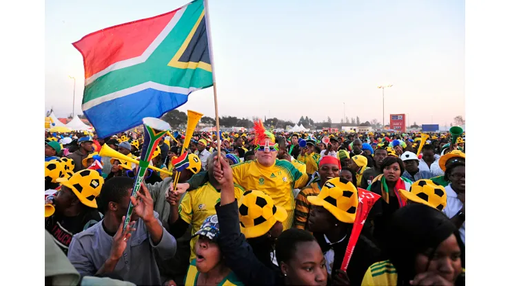 Johannesburgo- EliminaÃ§Ã£o da Africa do Sul nÃ£o abala a festa dos torcedores de Soweto
