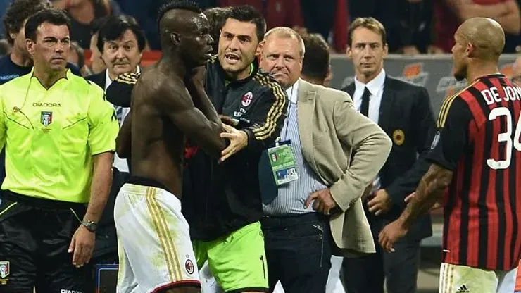 Mario Balotelli Was a Red For Dissent After Final Whistle Against Napoli [VIDEO]: Daily Soccer Report World Soccer Talk