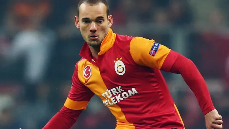during the UEFA Champions League Round of 16 first leg match between Galatasaray and FC Schalke 04 at the Turk Telekom Arena on February 20, 2013 in Istanbul, Turkey.
