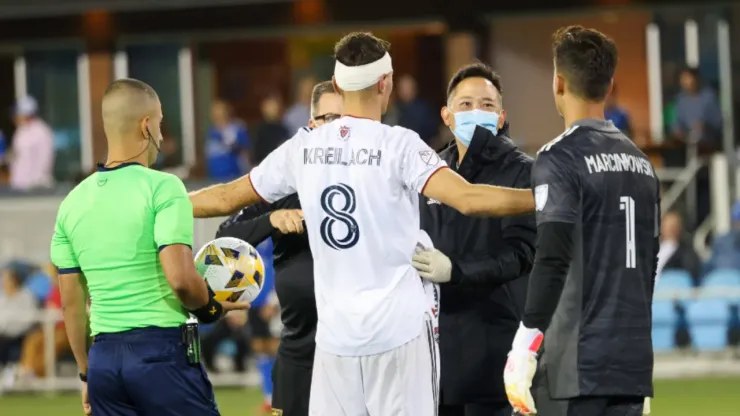September 15, 2021, San Jose, California, U.S: Real Salt Lake Midfielder DAMIR KREILACH 8 takes the concussion protocol on field test from the Real Salt Lake Medical staff during the MLS, Fussball Herren, USA match between the San Jose Earthquakes and Real Salt Lake at PayPal Park in San Jose, California San Jose U.S. – ZUMAm132 20210915_zap_m132_067 Copyright: xJeffxMulvihillxJr.x
