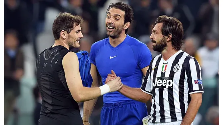 TURIN, ITALY – NOVEMBER 05: Gianluigi Buffon and Andrea Pirlo #21 of Juventus and Iker Casillas of Real Madrid (L) after the UEFA Champions League Group B match between Juventus and Real Madrid at Juventus Arena on November 5, 2013 in Turin, Italy. (Photo by Claudio Villa/Getty Images)

