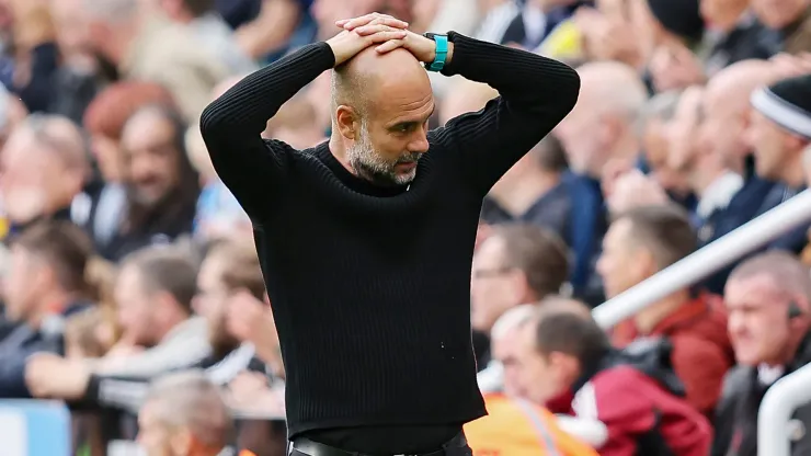 Manchester City's four-game losing streak has prompted an "emergency" meeting with Pep Guardiola.
