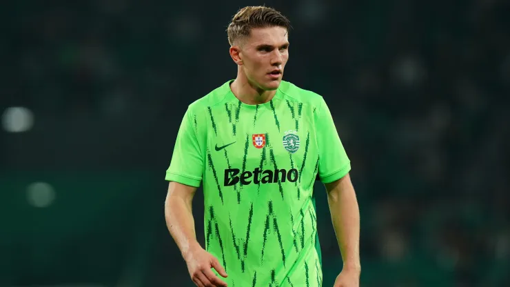 Viktor Gyokeres' decision to reject Arsenal and Manchester United in the January transfer window sends a clear message: his immediate focus remains on Sporting Club.
