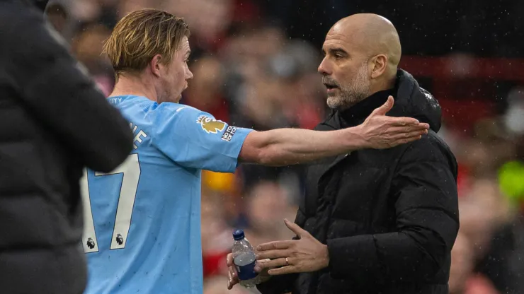 Liverpool FC v Manchester City FC LIVERPOOL, ENGLAND – Sunday, March 10, 2024: Manchester City s Kevin De Bruyne argues with manager Josep Pep Guardiola as he is substituted during the FA Premier League match between Liverpool FC and Manchester City FC at Anfield. 
