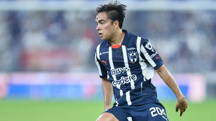 Iker Fimbres of Monterrey drives the ball during the 17th round match between Monterrey and Leon.
