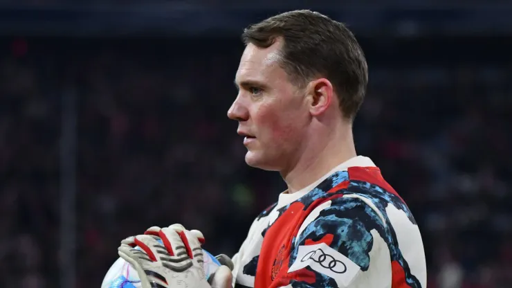 Manuel Neuer joins Harry Kane, João Palhinha, Alphonso Davies, and Serge Gnabry on the sidelines. 
