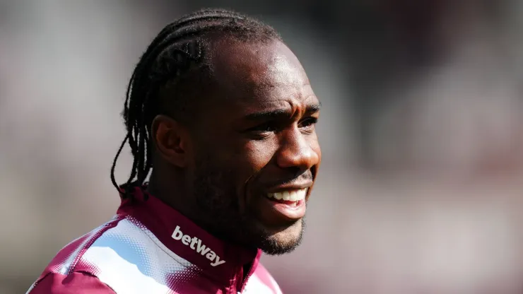 Michail Antonio's serious car accident and subsequent lengthy recovery period add complexity to his contract situation at West Ham.
