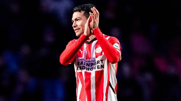 Hirving Lozano of PSV celebrates his sides win thanking fans for their support and taking farewell during the Dutch Eredivisie match between PSV and Feyenoord at Philips Stadion on December 22, 2024 in Eindhoven, Netherlands.
