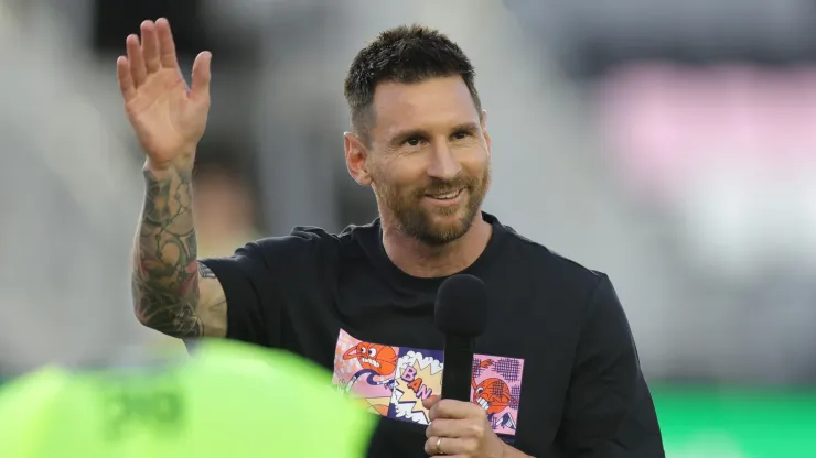 Lionel Messi's comparison of Pep Guardiola's Barcelona to the current Argentinian national team highlights the exceptional nature of both sides.
