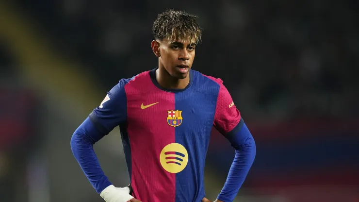 The extent of Lamine Yamal's foot injury is still unclear, but he could miss Tuesday's match against Atlético Madrid. 
