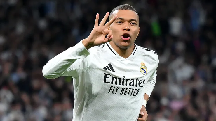 Mbappé's three goals against Manchester City brought his total to seven goals against the English club in the Champions League, equaling Lionel Messi's record.
