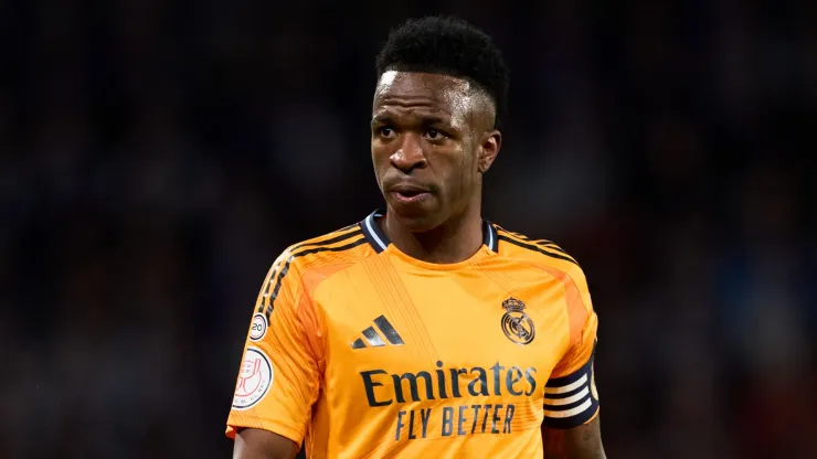 Real Madrid faces a significant challenge in renewing Vinicius Jr.'s contract due to a lucrative offer from Saudi Arabia and his own salary demands.<br />
real sociedad vs Real madrid copa rey 
FOTO:
